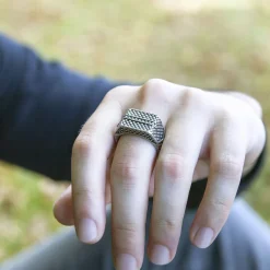 Bague acier motif reptile