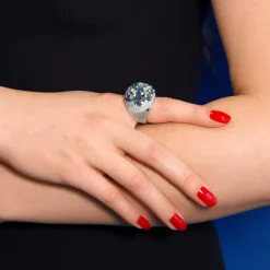 Bague argent 925 et ruthénium noir, pierres imitations bleues zirconias