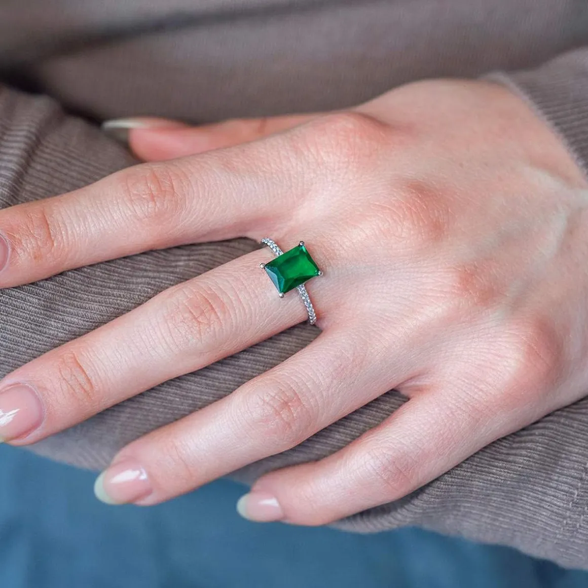 Bague argent 925 pierre synthétique verte et zirconias