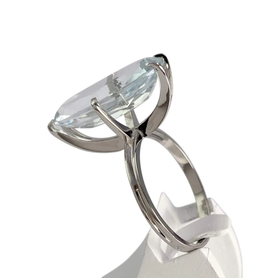 Bague d'occasion or 750 blanc aigue marine
