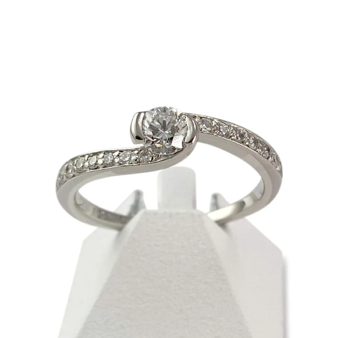 Bague d'occasion or 750 blanc diamants