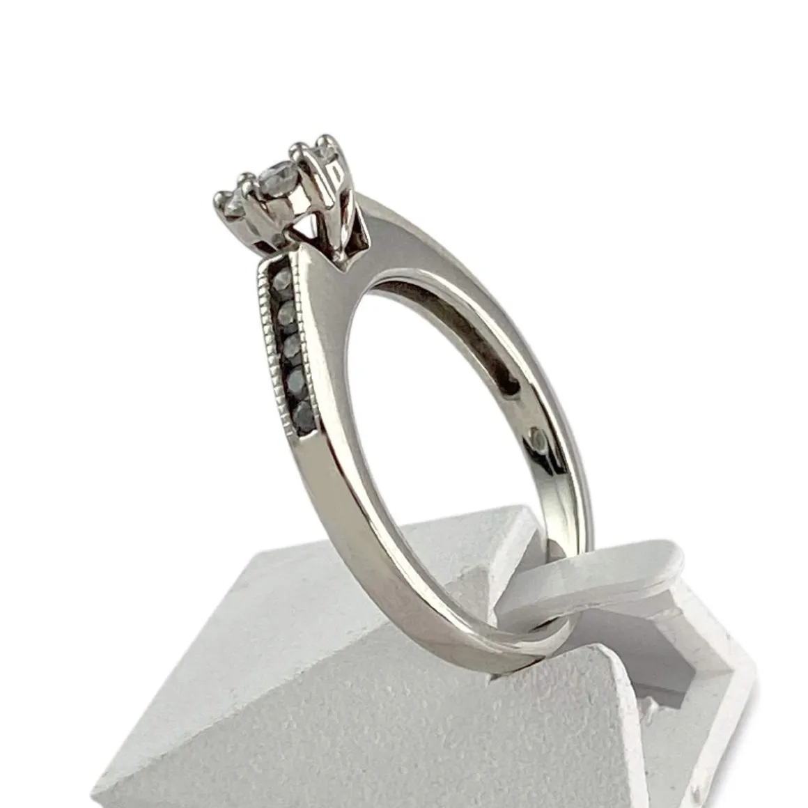 Bague d'occasion or 750 blanc diamants