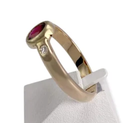 Bague d'occasion or 750 jaune diamants pierres rouges