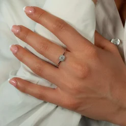 Bague or 750 blanc diamants