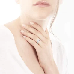Bague or 750 blanc fleur diamants
