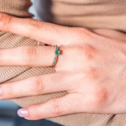 Bague or 375 blanc émeraudes