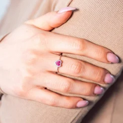 Bague or 375 blanc rubis diamants motif coeur