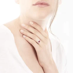 Bague or 750 blanc rubis ovale et diamants