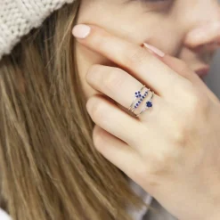 Bague or blanc 375 saphir ovale et diamants