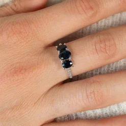 Bague or 750 blanc saphirs diamants
