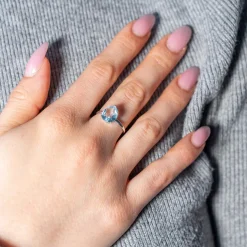 Bague or 375 blanc topaze bleue traitée