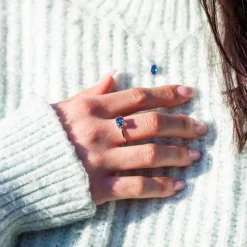 Bague or blanc 375 topaze London Blue traitée ovale