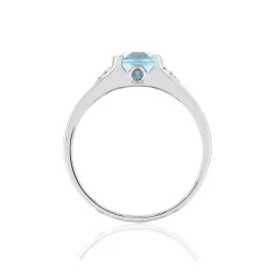 Bague or blanc 375, topazes bleue traitées et diamants.