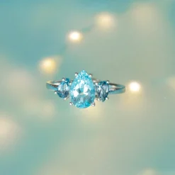 Bague or blanc 375 topazes traitées forme goutte 1.65 carat