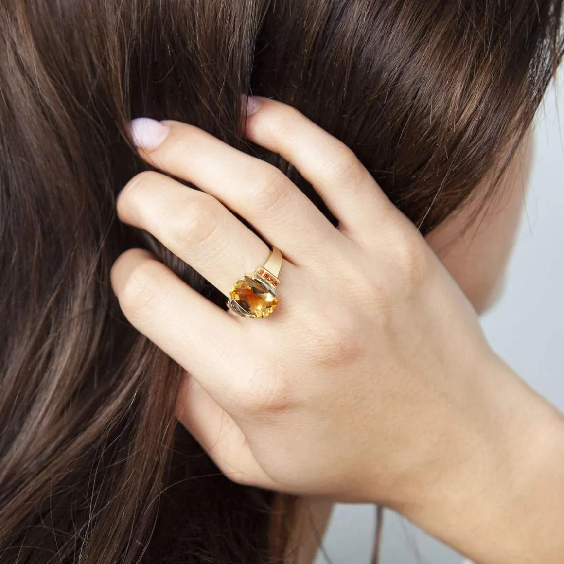 Bague or 375 jaune citrine rectangulaire et grenats