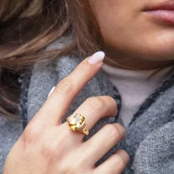 Bague or 375 jaune citrine rectangulaire et grenats