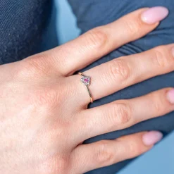 Bague or 375 jaune coeur rubis et diamants