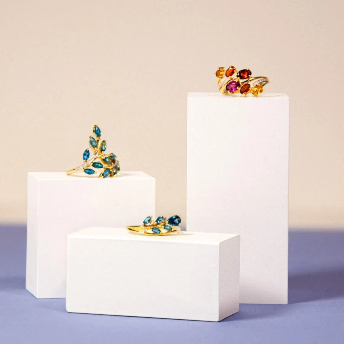 Bague or 375 jaune diamants et topazes bleues traitées