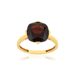 Bague or jaune 750, 1 grenat Rhodolite de 5,13 carats.