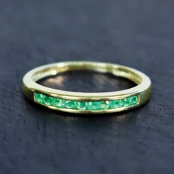 Bague or 375 jaune émeraudes