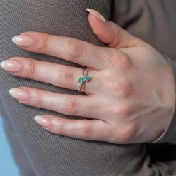 Bague or 375 jaune émeraudes et diamants