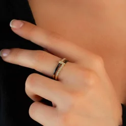 Bague or 375 jaune résine noire et zirconias