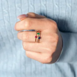 Bague or 750 jaune rubis, émeraudes, saphirs et diamants