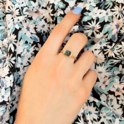 Bague or 375 jaune topaze bleue traitée