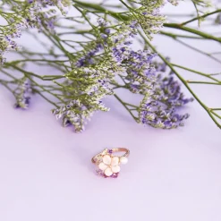 Bague or 375 rose fleur pierres fines diamants perle de culture de Chine et nacre rose