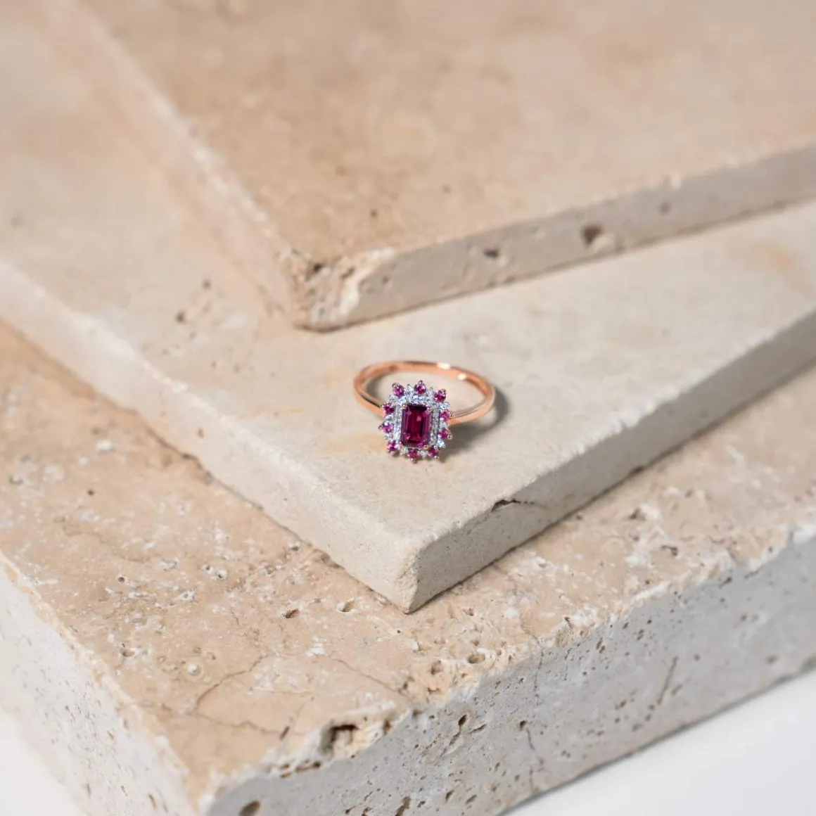 Bague or 375 rose grenats rhodolites et diamants