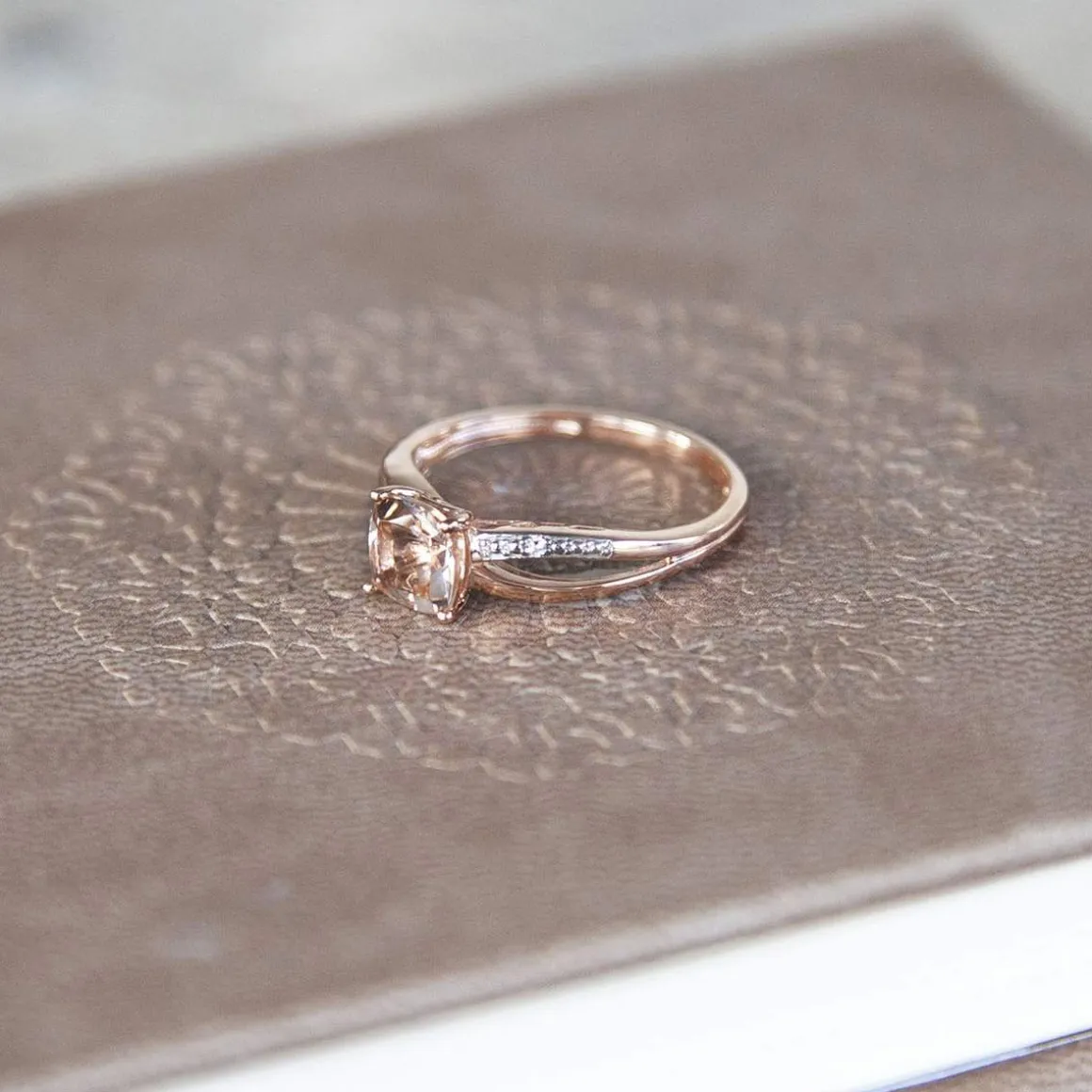 Bague or 375 rose morganite carrée et diamants