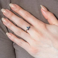 Bague or 375 2 tons fleur saphirs et diamants