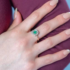 Bague or 375 2 tons émeraude et diamants