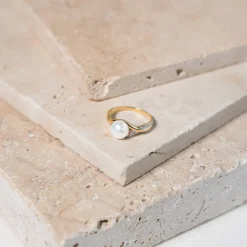 Bague or 375 2 tons perle de culture de Chine et diamants