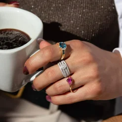Bague or 375 2 tons topazes bleues traitées et diamants