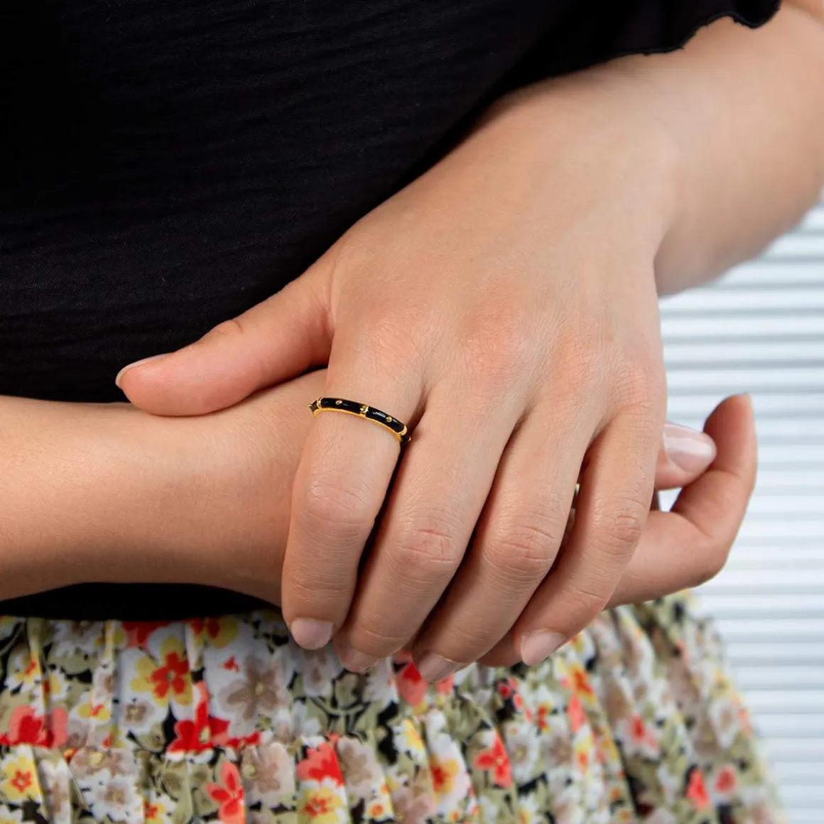 Bague plaqué or jaune et résine noire