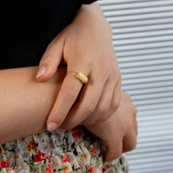 Bague plaqué or jaune perlée rectangulaire