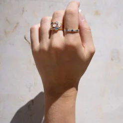 Bague plaqué or pierres synthétiques bleues et blanches