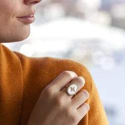 Bague plaqué or zirconias nacre motif étoile