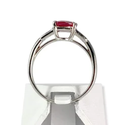 Bague Vintage d'occasion or 750 blanc diamants rubis Mozambique non chauffé