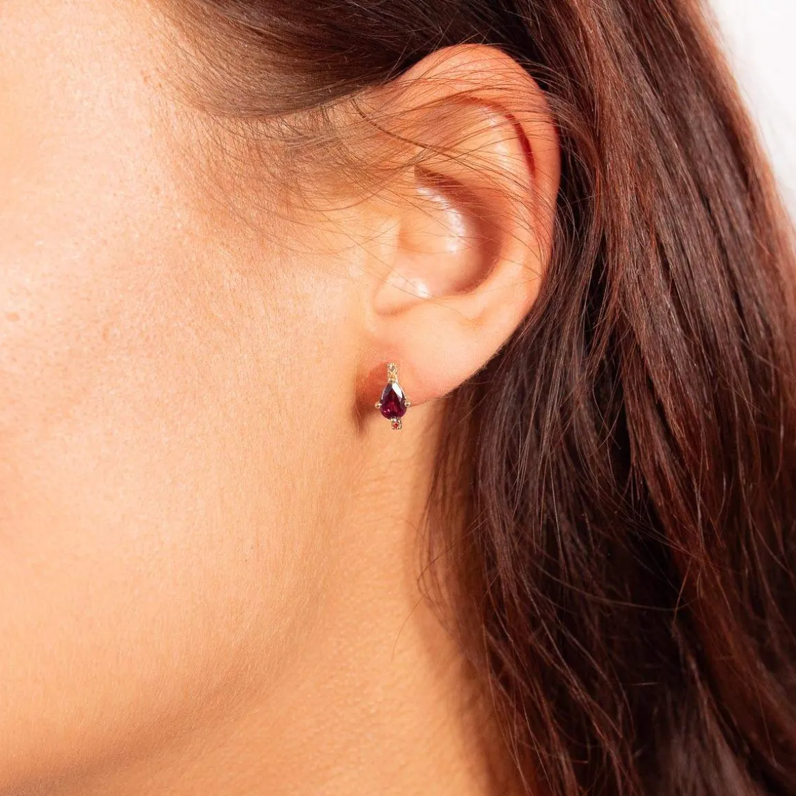 Boucles d'oreilles or 375 jaune grenat rhodolite et saphirs orange
