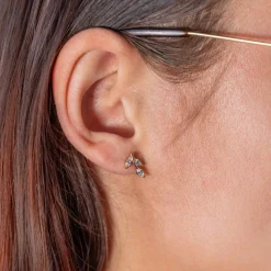 Boucles d'oreilles plaqué or jaune zirconias, motif fleur.