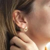 Boucles d'oreilles plaqué or nacres motif anneaux perlés