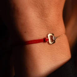 Bracelet boucle chaine or 750 jaune diamant et cordon rouge 18cm
