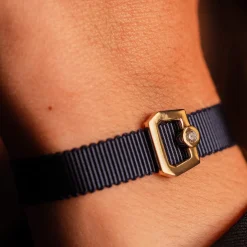 Bracelet boucle plaqué or jaune zirconias ruban marine 21cm