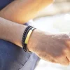 Bracelet multirang matière synthétique noire acier couleur jaune 21 cm