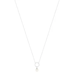 Collier argent 925, motif cercle, perle de culture de Chine et zirconia. Longueur 45 cm.