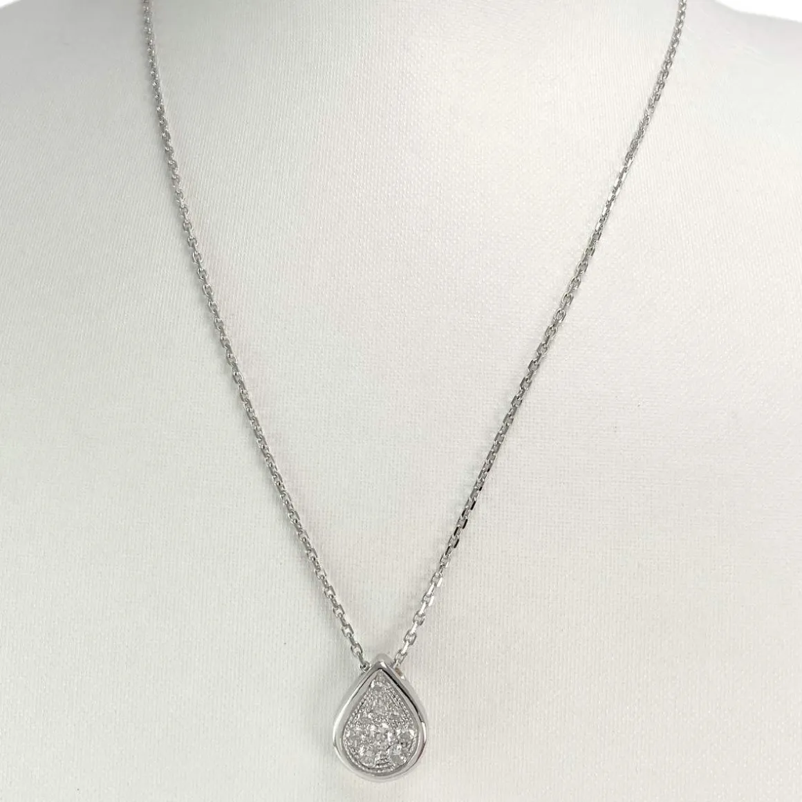 Collier d'occasion or 750 blanc diamants