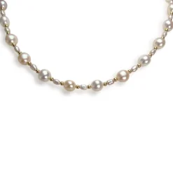 Collier d'occasion or 750 jaune perles de culture de chine 40 cm.