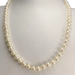 Collier d'occasion or 750 jaune perles de culture du japon 47 cm.